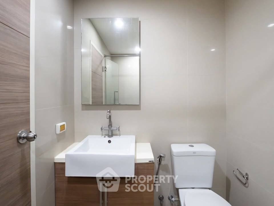 รูป ใกล้ BTS Wongwian Yai เพียง 100 ม. | คอนโด 1 ห้องนอน Hive Taksin ขาย (ID 3188320) - รูปที่ 8/12