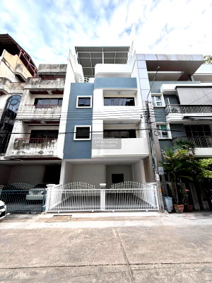 Townhouses for rent Thonburi Vocational College : For Rent 4-Storey Townhome in Krung Thon Buri Soi 6 , newly renovated , Bang Lamphu Lang , Khlong San , Bangkok , CX-167543 ✅ Live chat with us ADD LINE @connexproperty ✅