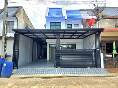 ทาวน์โฮม ลำลูกกา คลองสี่ : หมู่บ้านอยู่เจริญ1 หลังมุม คลอง4 ถนนพระองค์เจ้าสาย ถนนไสวประชาราษฎร์ ตำบลบึงยี่โถ ธัญบุรี  ปทุมธานี ทาวน์เฮ้าส์ รีโนเวทใหม่ทั้งหลัง  พร้อมอยู่