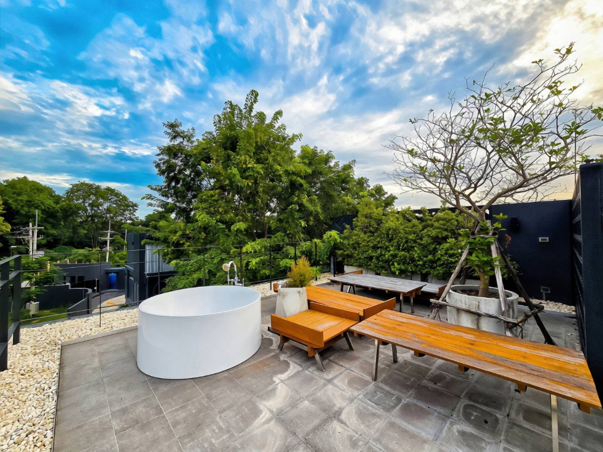 picture Luxury Penthouse Condominium for Rent – Prime Location Opposite Central Si Racha - 21/22