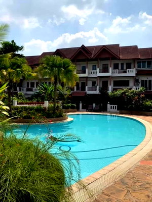 Townhouses for rent Watthana : Villa 49 Sukhumvit 49 | 4-Storey Townhouse | 3+1 Bedrooms | 400 Sq.m. | Near BTS Phrom Phong Line ID: puttcapital