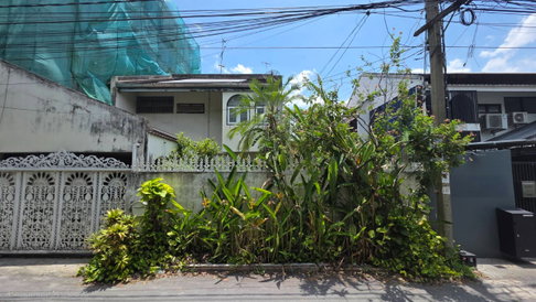 ขายบ้านเอกมัย 22 ซอยเยาวราช สุขุมวิท ที่ดิน 42 ตร.ว สภาพแวดล้อมน่าอยู่ ทำเลดี ถนนกว้าง เข้าออกได้ทั้งฝั่งเอกมัย ปรีดีพนมยงค์ ใกล้ BTS พระโขนง ทองหล่อ