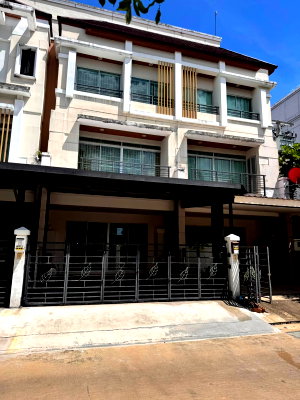 ทาวน์โฮม วิทยาลัยเทคโนโลยีปัญญาภิวัฒน์ : 🏠 ขาย ทาวน์โฮม 3 ชั้น บ้านกลางกรุง เดอะ รอยัล เวียนนา รัชวิภา ทำเลดี ติดถนนใหญ่รัชดาภิเษก หน้าบ้านทิศเหนือ  ✅พร้อมเฟอร์นิเจอร์บิวท์อิน