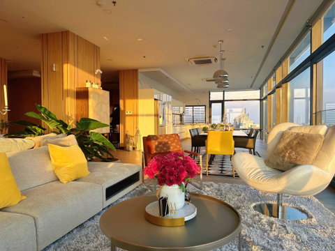 Condominium Exclusive Whole-Floor in Bangkok Own the entire 43rd floor 411 square meter