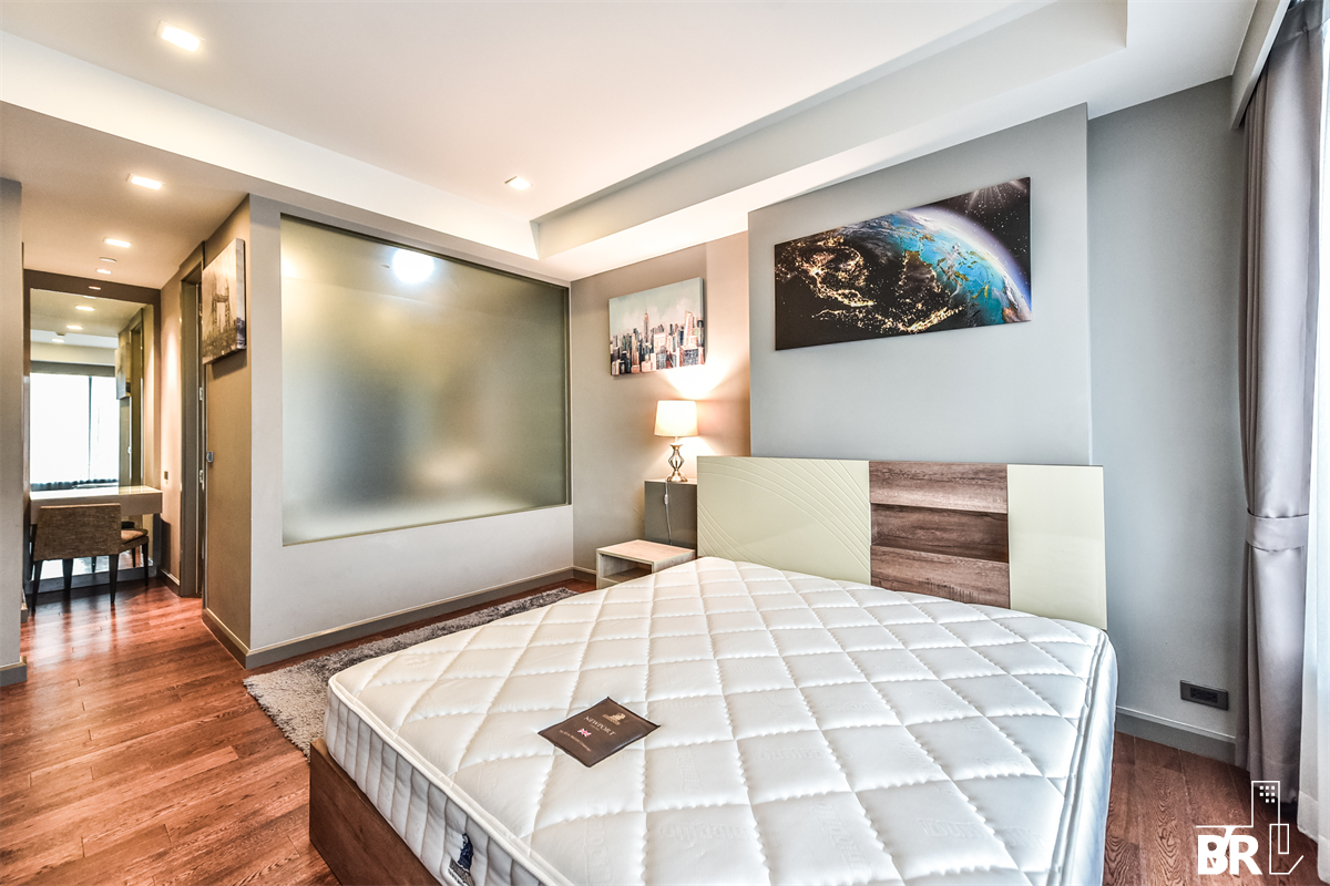 picture Special Unit, Great Value M Silom near BTS Chong Nonsi - 7/10
