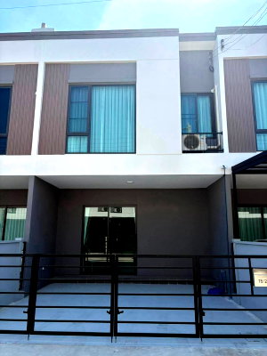 เช่าทาวน์โฮม เมกะ บางนา : ให้เช่า Pleno Sukhumvit–Bangna 3 ทาวน์โฮมแต่งครบ ใกล้ Mega Bangna เพียง 800 เมตร พร้อมเข้าอยู่