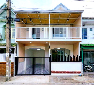 ขายทาวน์โฮม : บ้านสวย  5 ห้องนอน อยู่ถนนเมน   #หมู่บ้านสุชา ติดถนนบางบัวทอง – สุพรรณบุรี  ใกล้ตลาดสมบัติบุรี