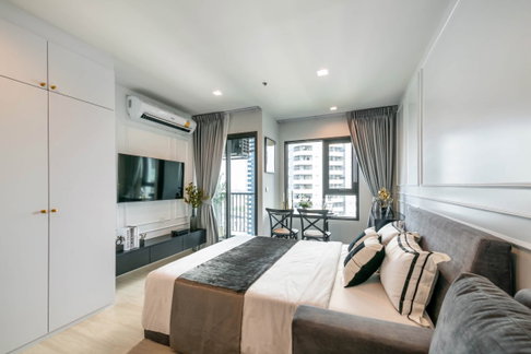 FOR RENT : Life one wireless (ST-02) (Close to BTS Plenchit )