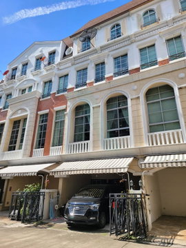 📌 ให้เช่าทาวน์เฮาส์ 4 ชั้น บ้านกลางกรุง สาทร-นราธิวาส 3 ห้องนอน 5 ห้องน้ำ