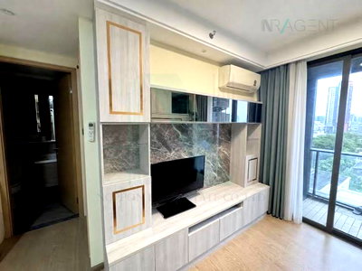 Condos for rent : For Rent Condo REGAL SATHON - NARADHIWAS Building 1, Floor 9,1 bed room, Room size 35 sqm