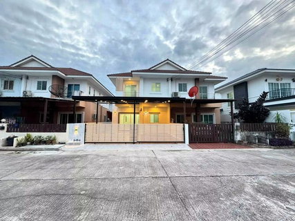 Twin house for sale in Srinakarin Village, Na Phrao, Sriracha, Chonburi.