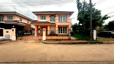 บ้านเดี่ยวให้เช่า : ให้เช่าบ้านเดี่ยว 2 ชั้น หลังแรกหัวมุมซอย ติดถนนเมน ใกล้ป้อมยาม หมู่บ้านปาริชาต 345 เหมาะพักอาศัย ทำร้านหรือสำนักงาน