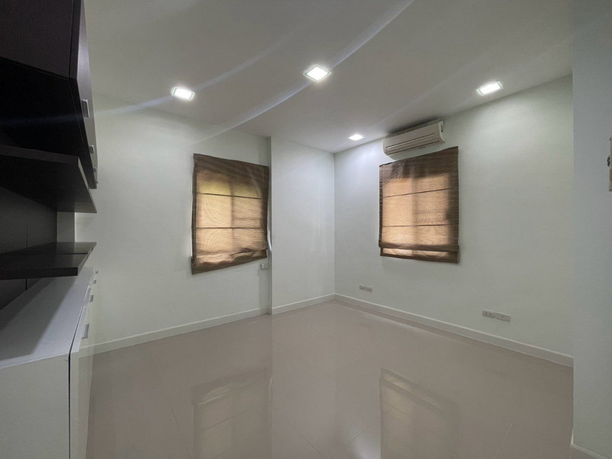 รูป ให้เช่า 4 ห้องนอน 108 ตร.ว พร้อมเข้าอยู่ -- โทรด่วน 094-641-5974 - รูปที่ 12/23