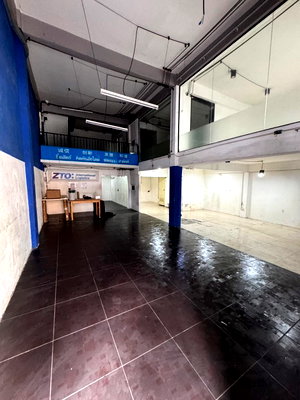 เช่าอาคารพาณิชย์ ถนนสุทธิสารวินิจฉัย : 🏢🔥 อาคารพาณิชย์ให้เช่า 2 ชั้น ใกล้แยกเหม่งจ๋าย  2 คูหาตีทะลุ 1 ห้องน้ำ พื้นที่กว้าง ใช้งานได้เต็มพื้นที่ เหมาะทั้งทำสำนักงาน 