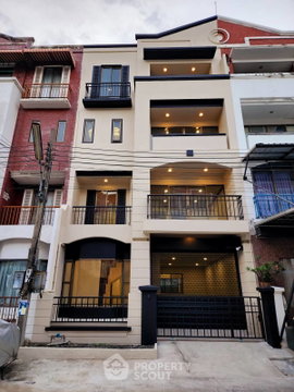 ทาวน์เฮาส์ 4 ห้องนอน ขนาด 380 ตร.ม. ย่านบางบำหรุ ใกล้ MRT บางยี่ขัน (ID 2435250)