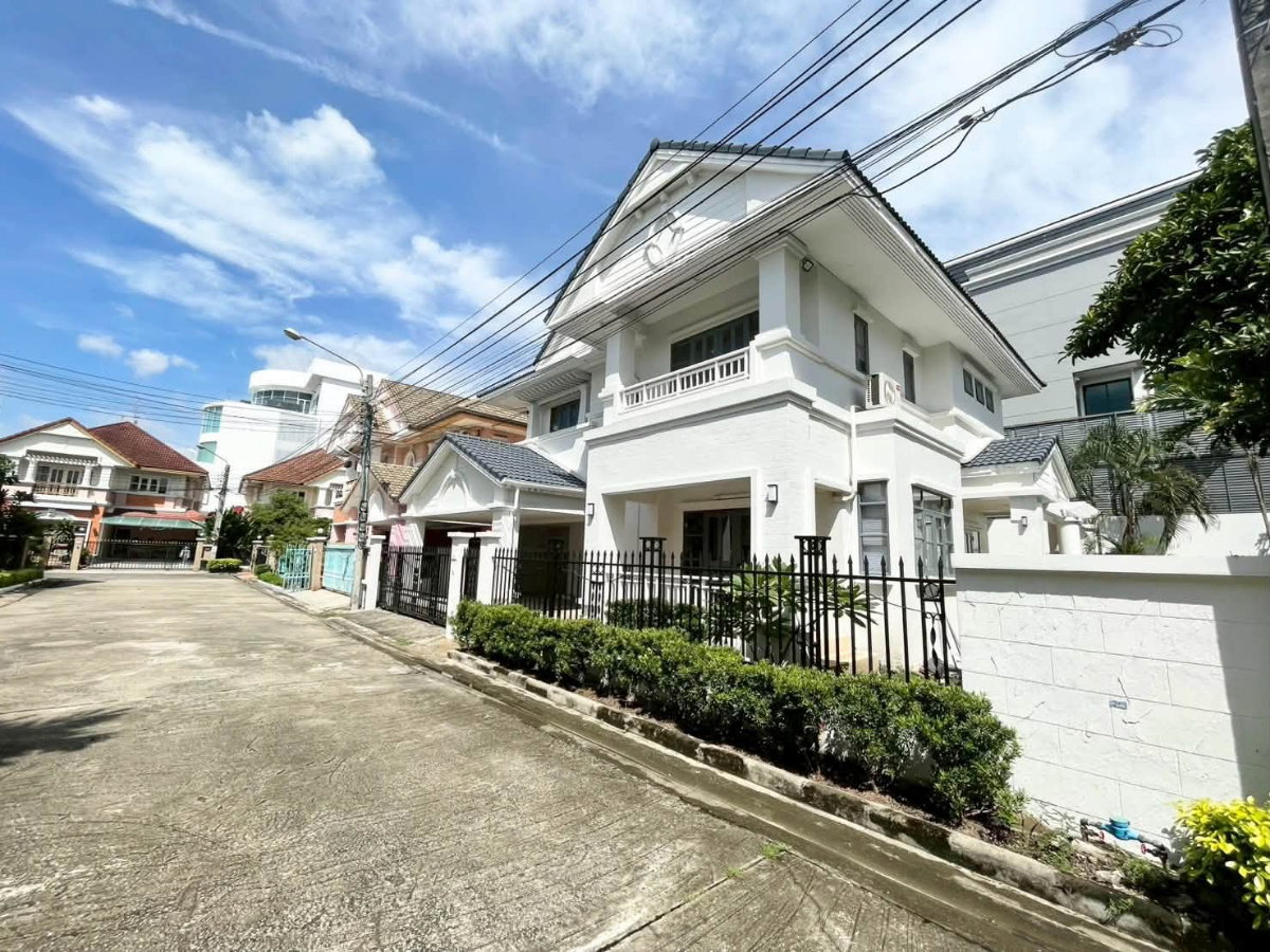 รูป ให้เช่า บ้านเดี่ยวรีโนเวทใหม่ บ้านกรองทอง พัฒนาการ 32 | ใกล้ทองหล่อ 5 กม. | Pet Friendly | ทำ Home Office ได้ - รูปที่ 2/20