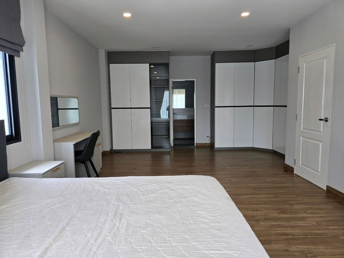 รูป ให้เช่า บ้านเดี่ยว CENTRO Vibhavadi ** 79,000 บ./ด. ** ที่ดิน 63 ตร.ว. พท. ใช้สอย 274 ตร.ม. 4ห้องนอน 6ห้องน้ำ 3ที่จอดรถ - รูปที่ 24/45