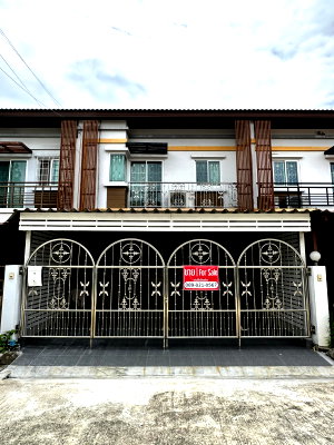 Townhouses for sale Tesco Lotus Srinakarindra : 3-Bedroom Townhouse in Thepharak 82