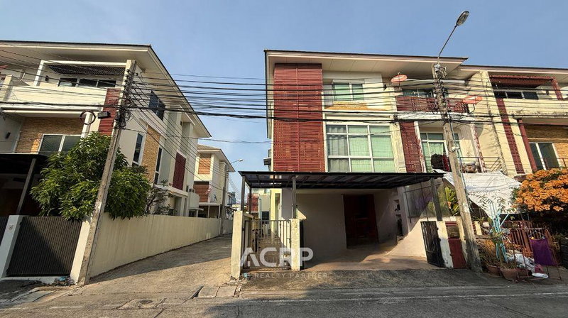 Houses for sale : For sale Townhouse/Home-office in project Thanapat Haus Sathorn-Narathiwas (00119940)