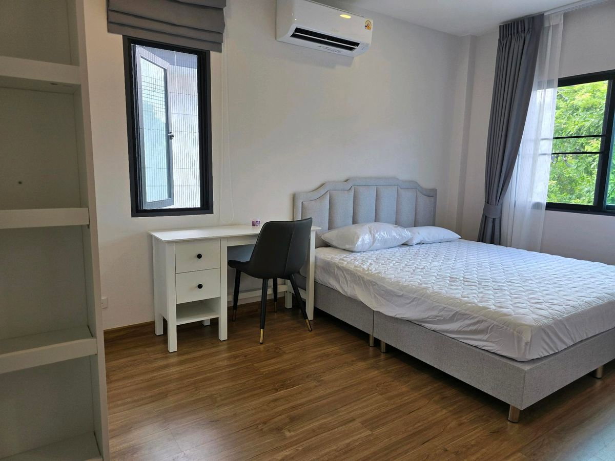 รูป ให้เช่า บ้านเดี่ยว CENTRO Vibhavadi ** 79,000 บ./ด. ** ที่ดิน 63 ตร.ว. พท. ใช้สอย 274 ตร.ม. 4ห้องนอน 6ห้องน้ำ 3ที่จอดรถ - รูปที่ 37/45