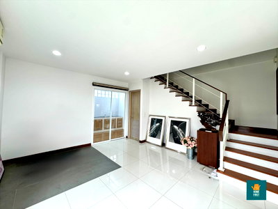 เช่าทาวน์โฮม ถนนสาธุประดิษฐ์ : ให้เช่า Cote Maison พระราม 3 28ตร.วา 3นอน 5น้ำ 55,000 บาท
