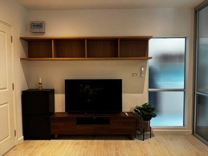 D Condo Sign, Corner Unit, Newly Renovated Built-in Interior, Fully Furnished.