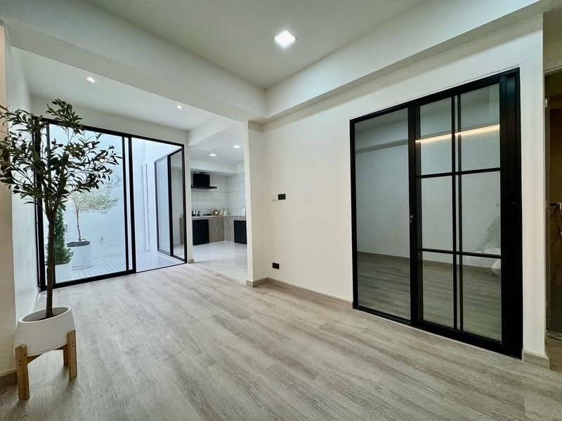 รูป SAI115🏡 ทาวน์โฮมที่ให้ฟีลเหมือนอยู่บ้านเดี่ยว ในงบไม่ถึง 5 ล้าน - รูปที่ 4/12