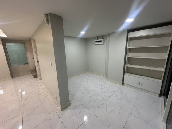 รูป ให้เช่าทาวน์โฮม / Home Office 4 ชั้น หมู่บ้านสินธานี รัชดา ลาดพร้าว / ซอยลาดพร้าว 80 / แอร์ 6 เครื่อง / อยู่อาศัย หรือ เป็นสำนักงาน จดบริษัทได้ - รูปที่ 4/18