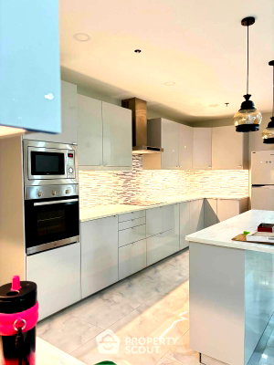 Condos for sale : 2-BR 202 Sqm At Moon Tower Condominium Near BTS Thong Lo (ID 3195435)