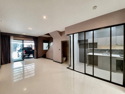 รูปภาพ ให้เช่าทาวน์โฮม The Landmark Ekkamai–Ramintra ทาวน์โฮม 3 ชั้นสไตล์โมเดิร์น | 3 ห้องนอน | 168 ตร.ม. | ทำเลลาดพร้าว–สุคนธสวัสดิ์