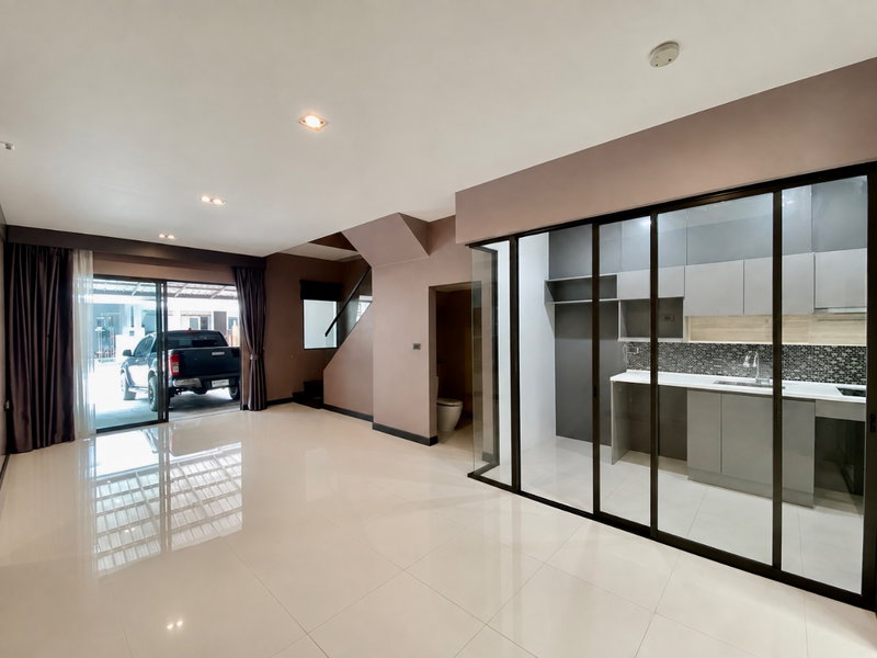 ทาวน์โฮมให้เช่า : ให้เช่าทาวน์โฮม The Landmark Ekkamai–Ramintra ทาวน์โฮม 3 ชั้นสไตล์โมเดิร์น | 3 ห้องนอน | 168 ตร.ม. | ทำเลลาดพร้าว–สุคนธสวัสดิ์
