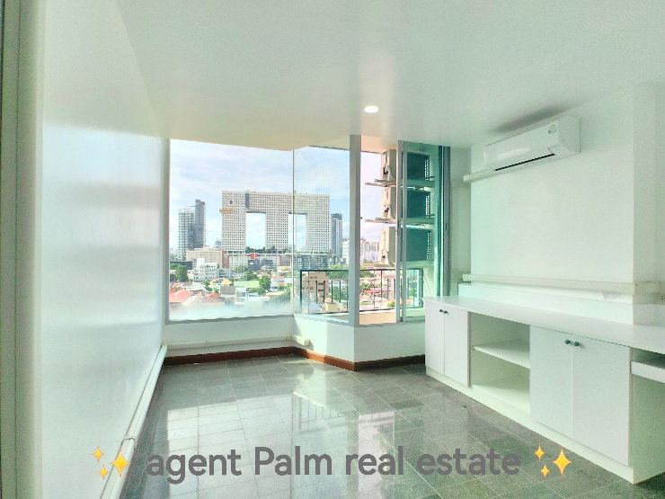 🏙️✨ Rare Opportunity❗ ขายคอนโด 2 ห้องนอน ใจกลางพหลโยธิน
💥 ห้องใหญ่ วิวสวย รีโนเวทแล้ว พร้อมอยู่
