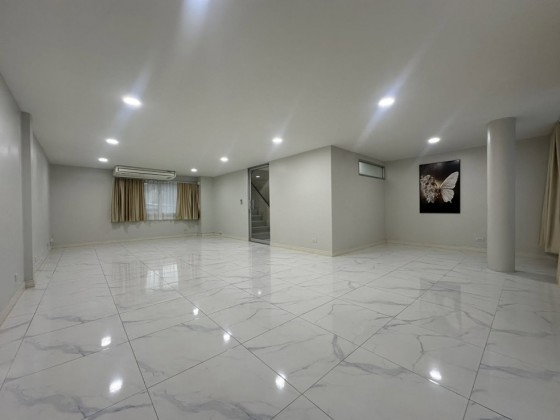 รูป ให้เช่าทาวน์โฮม / Home Office 4 ชั้น หมู่บ้านสินธานี รัชดา ลาดพร้าว / ซอยลาดพร้าว 80 / แอร์ 6 เครื่อง / อยู่อาศัย หรือ เป็นสำนักงาน จดบริษัทได้ - รูปที่ 8/18
