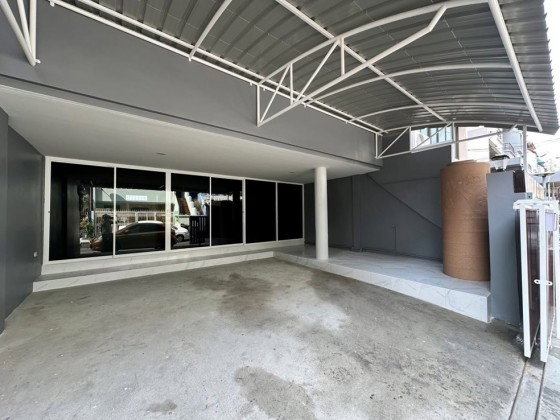 รูป ให้เช่าทาวน์โฮม / Home Office 4 ชั้น หมู่บ้านสินธานี รัชดา ลาดพร้าว / ซอยลาดพร้าว 80 / แอร์ 6 เครื่อง / อยู่อาศัย หรือ เป็นสำนักงาน จดบริษัทได้ - รูปที่ 17/18