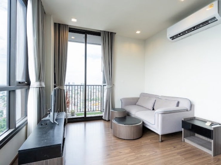 picture Large 1Bedroom High Floor with Enclosed Kitchen - 2/10