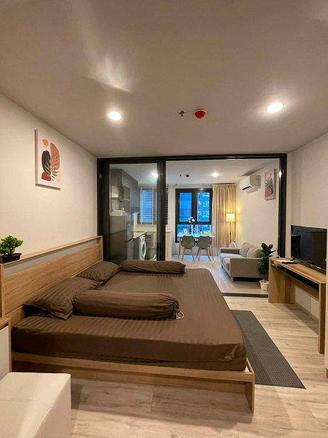 **XT Huaikhwang | 1 Bedroom วิวสวน ชั้น 9 🌳** คุณจะได้ 1 ห้องนอน ในห้วยขวางที่ **ของครบ อยู่สบายและได้วิวสวน**เพียง 17,000 บาท เท่านั้น
