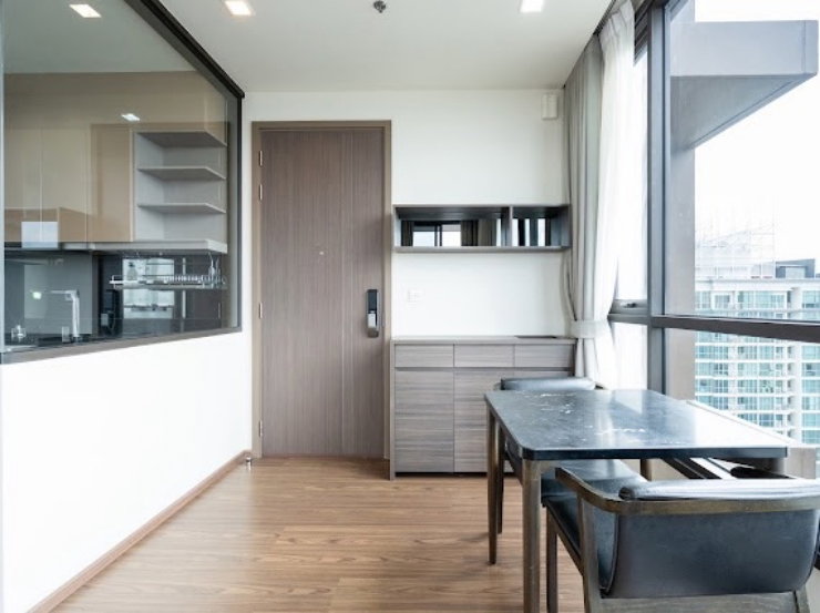 picture Large 1Bedroom High Floor with Enclosed Kitchen - 5/10
