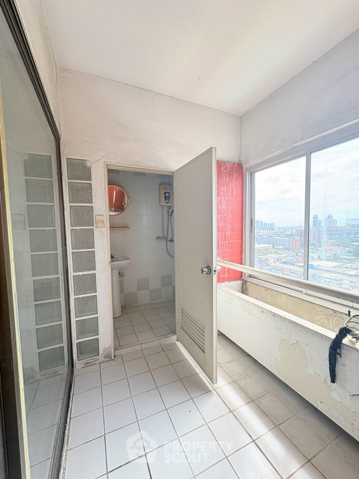 รูป คอนโด 2 ห้องนอน 170 ตร.ม. Country Complex Bangna ใกล้ BTS บางนา (ID 3198575) - รูปที่ 12/18