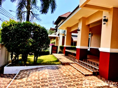 Houses for sale Thonburi Vocational College : 3 Bedroom House for sale in Bang Waek, Bangkok  6680978