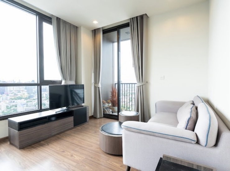 picture Large 1Bedroom High Floor with Enclosed Kitchen - 3/10