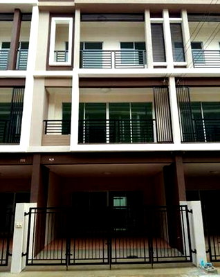 ทาวน์โฮม ถนนพระราม 2 : ขายทาวน์โฮม 3 ชั้น พร้อมอยู่ | หมู่บ้านอมรชัย 5