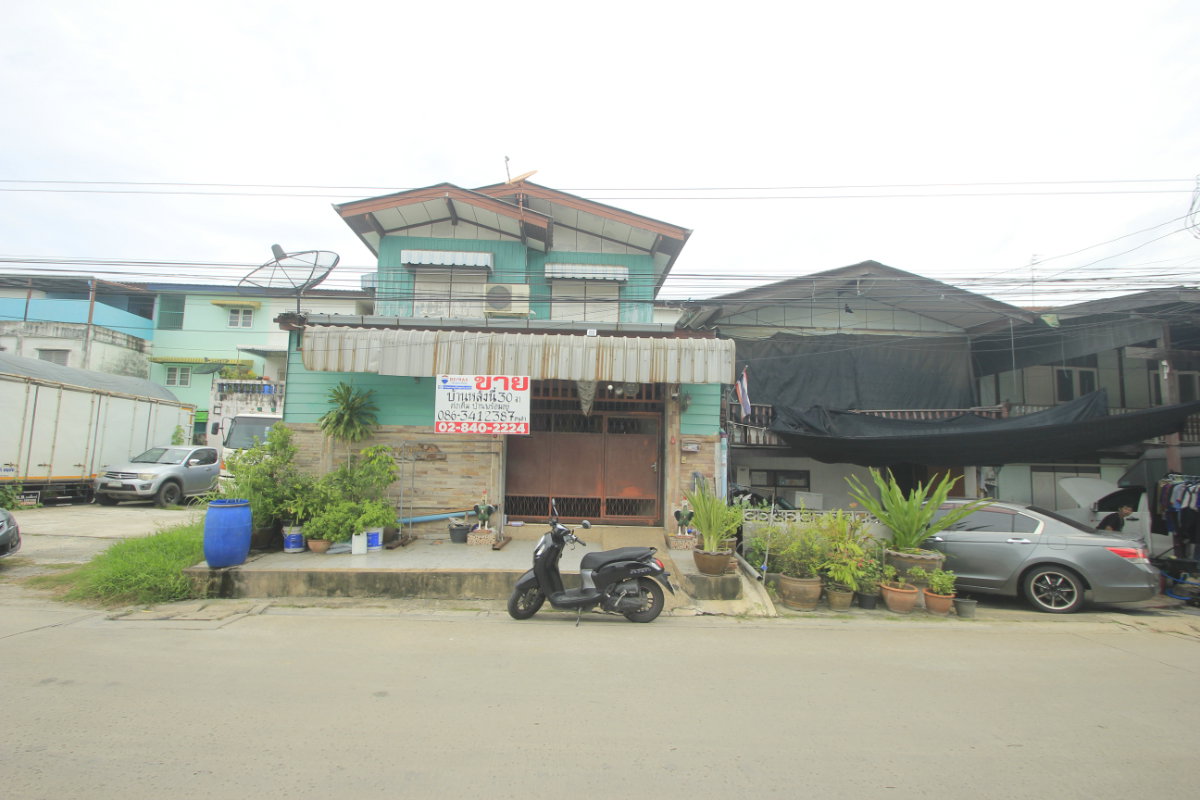 รูป บ้านเดี่ยว2ชั้น 30ตารางวา พุทธมณฑลสาย3 ซ.2 ถ.ทวีวัฒนา ริมถนนเมน หลังบิ๊กซีเพชรเกษม-สาย3 บ้านนอกโครงการอิสระไม่มีค่าส่วนกลาง เดินทางสะดวก ใกล้ถนนใหญ่ - รูปที่ 3/23