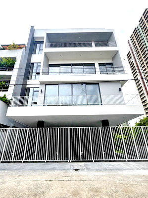 Office for sale Bangkok : H0824, Office Building for sale Ratchada-Rama 9