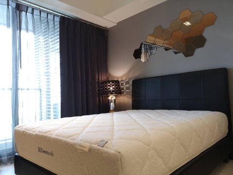  🏷️ P-9927 | The Lofts Ekkamai : Luxury Loft Style Condo! Near BTS Ekkamai 22,000 THB | Line ID: @easycondoplus | 099-229-6397