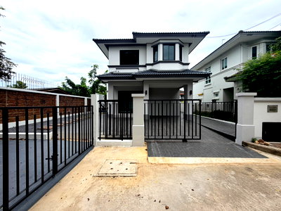 Houses for sale : [For Sale] Chaiyapruek Bang Bua Thong | Corner Plot | Newly Renovated | 3 Bedrooms 2 Bathrooms | 57.2 Sq.wah | Below Market Price | THB 4.19M
