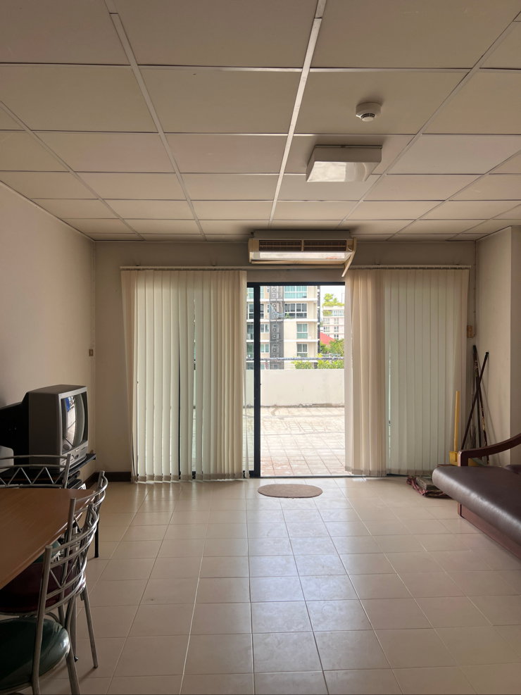 Spacious room 80 sqm. , just minutes from BTSAri 