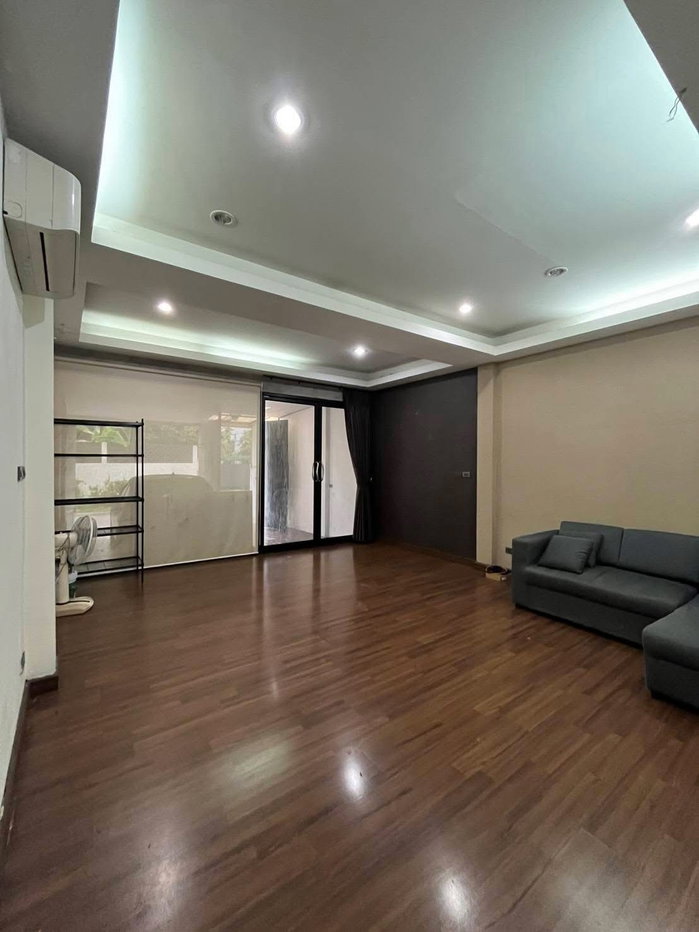 รูป 🏡 ทาวน์เฮ้าส์ให้เช่า ลาดพร้าว 41 2 ห้องนอน 2 ห้องน้ำ บ้านเปล่า พร้อมเข้าอยู่ พื้นที่ใช้สอยส่วนตัวประมาณ 180 ตร.ม. 🐶 - รูปที่ 2/10