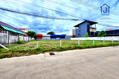 ที่ดิน รร.สายอักษร : ขายที่ดินถมแล้ว 300 ตร.ว. ซอยนวลจันทร์ 56 แยก 5 ใกล้เลียบด่วนและรถไฟฟ้าสายสีชมพู