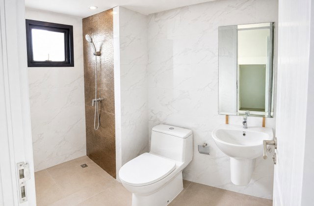 picture With passenger elevator, near MRT Si Nut 502 m., BTS On Nut 4.9 km., luxury home office, 4.5 floors, 5 bedrooms, 4 bathrooms, new air conditioners on - 3/8