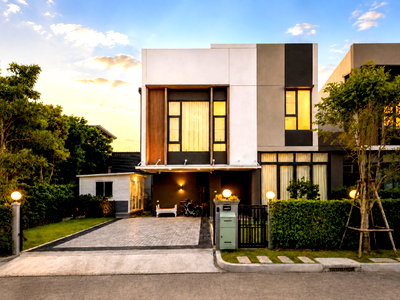 บ้านแฝด เขตตลิ่งชัน : [Smart Home] บ้านแฝดหลังมุม ดีไซน์ Double Volume บ้านกลางเมือง The Edition ปิ่นเกล้า-บรม 2 ใกล้ทางด่วน 15 นาทีถึงจตุจักร